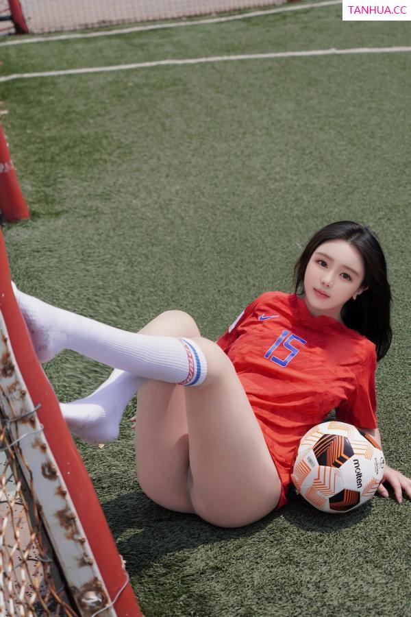   [XiuRen]高清写真图 2024.06.20 No.8733 小薯条nienie 美腿丝袜第42张图片